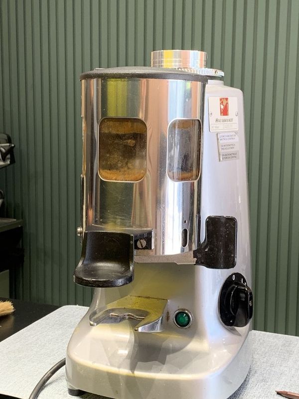 Кофемолка Mazzer Италия модель Super Jolly в хорошем состоянии Кофемолка Mazzer Италия модель Super Jolly в хорошем состоянии