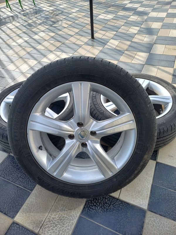 4 ta Lexus diska 17 GoodYear balon 215/55 R17 4 ta Lexus diska 17 GoodYear balon 215/55 R17