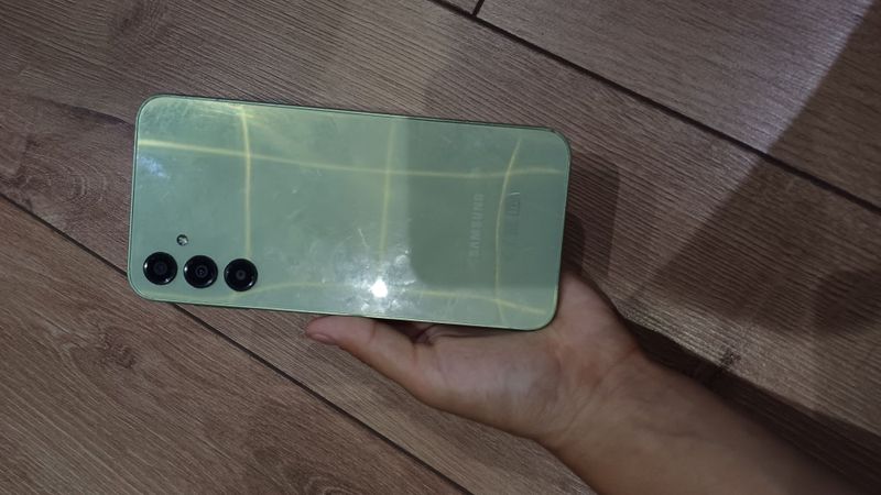Samsung A24. Без гарантии
