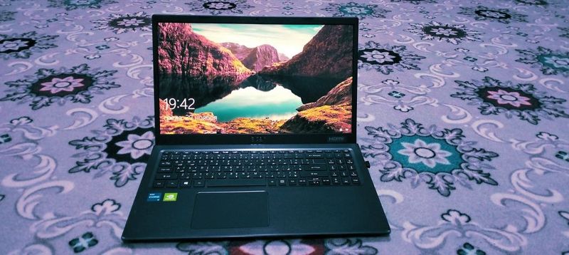 Acer noutbuk ideal holatda