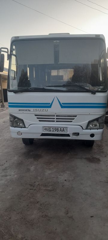 Isuzu aftobus sotiladi 2009 Isuzu aftobus sotiladi 2009