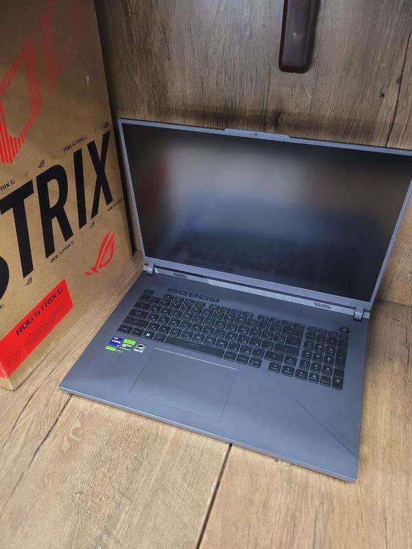 Asus ROG Strix G18