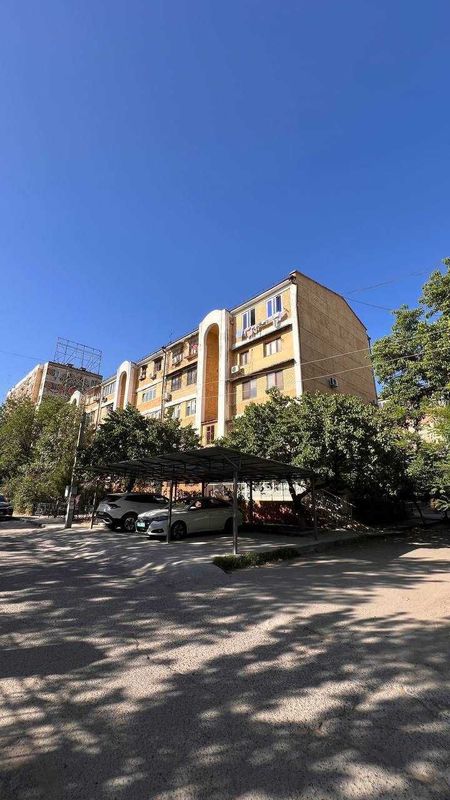 Продается нежилое помещение. 2 уровня, 1-й этаж + подвал. Эльбек Продается нежилое помещение. 2 уровня, 1-й этаж + подвал. Эльбек