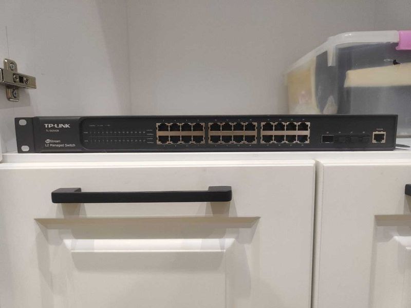 Управляемый коммутатор( свитч ) 24 порт TP-LINK TL SG5428 Б/У Управляемый коммутатор( свитч ) 24 порт TP-LINK TL SG5428 Б/У
