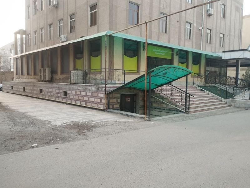 Zo'r lokatsiyadan 250 m2 1 etaj 250 m2 podval o'quv markaz klinika