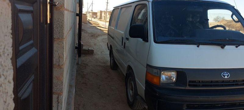 Toyota HIACE sotiladi Toyota HIACE sotiladi