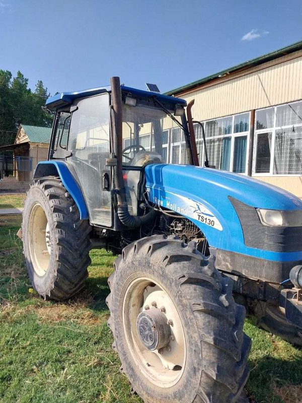 Traktor NEW HOLLAND TS-130