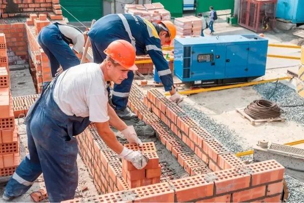 Бригада строителей каменщики штукатурщики бетонщики строим дома под кл Бригада строителей каменщики штукатурщики бетонщики строим дома под кл