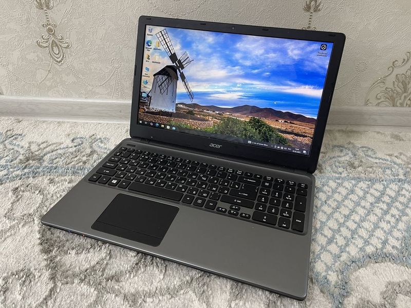 Продам ноутбук Acer Aspire E1-572G