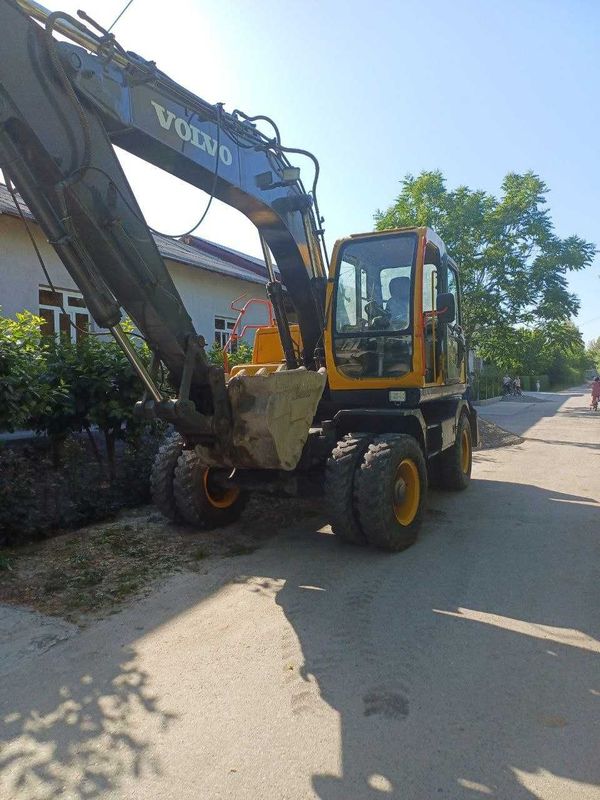 Ekskovator sotiladi Ekskovator sotiladi