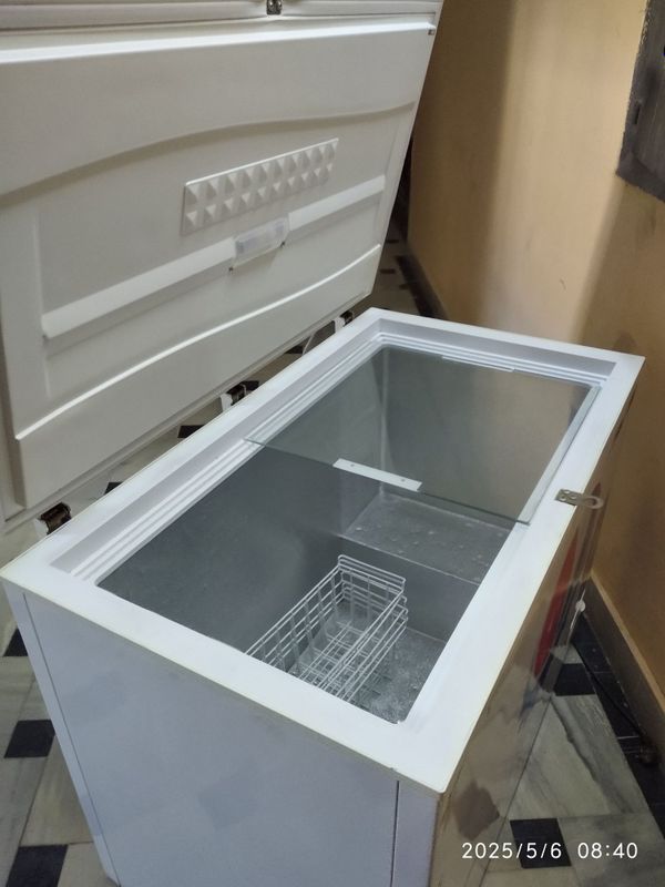 Katta morozilnik sotiladi. Katta morozilnik sotiladi.