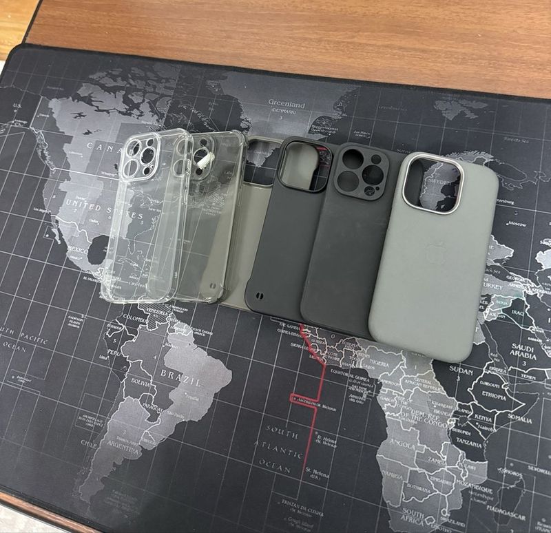 б/у чехлы на iPhone 15 Pro, и на 15. б/у чехлы на iPhone 15 Pro, и на 15.