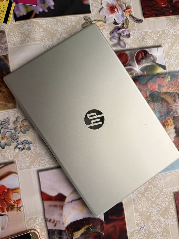 Notebook hp yangi Notebook hp yangi