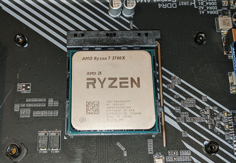 Процессор AMD Ryzen 7 3700X