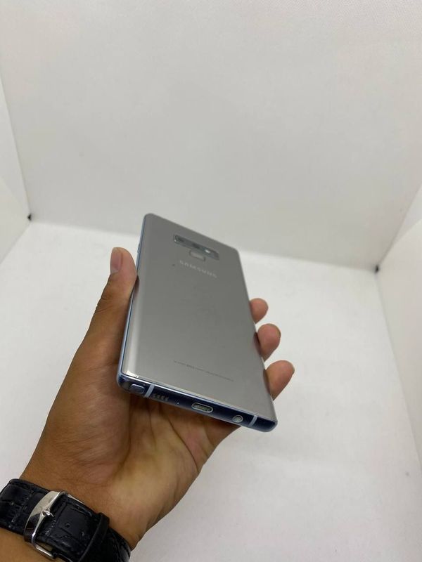 Samsung not 9 sotiladi Samsung not 9 sotiladi