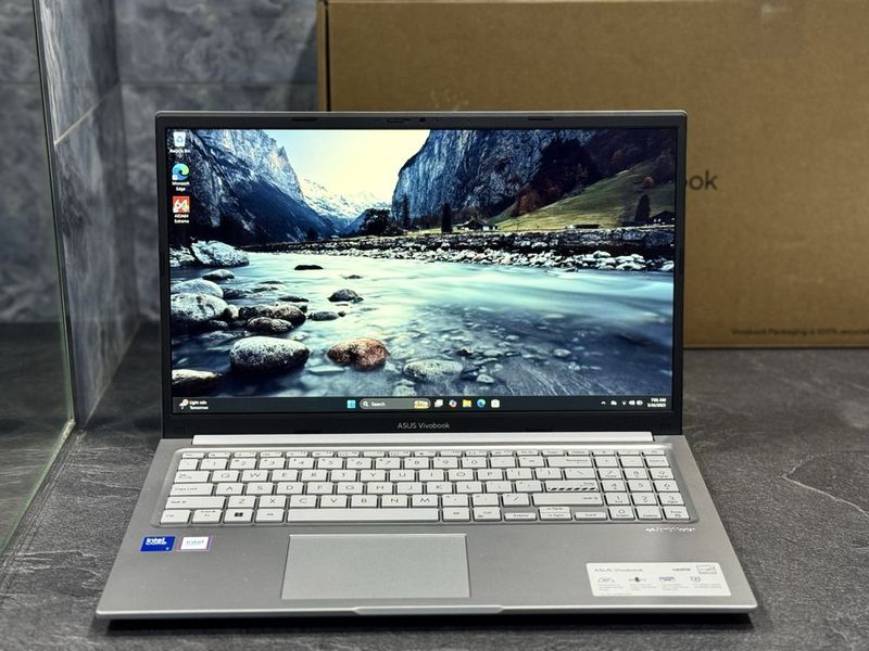 Asus Vivobook 15 Intel core 7 150U / 16 / 512 SSD M2 / Сенсорный экран Asus Vivobook 15 Intel core 7 150U / 16 / 512 SSD M2 / Сенсорный экран