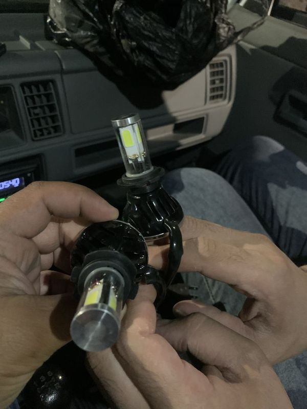 Lampa H 7 bu ikainom 6000 taliyam bor holati ideal Lampa H 7 bu ikainom 6000 taliyam bor holati ideal