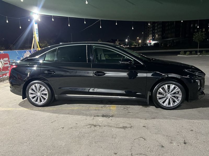 Hongqi eqm5 ideal sastayanya 2024/11 oy 8200 probeg Hongqi eqm5 ideal sastayanya 2024/11 oy 8200 probeg