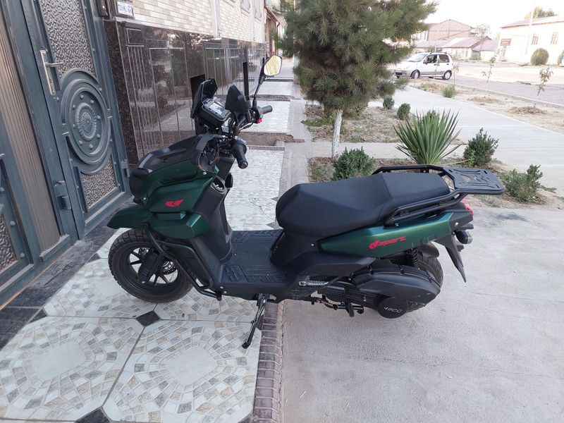 Скутер танк 150 cc с выхлыпом акрапович и кастомной трубой