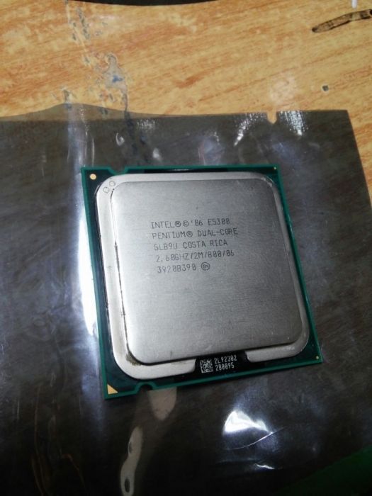 Продам процессор Dual Core E5300 LGA775 2.6Ghz