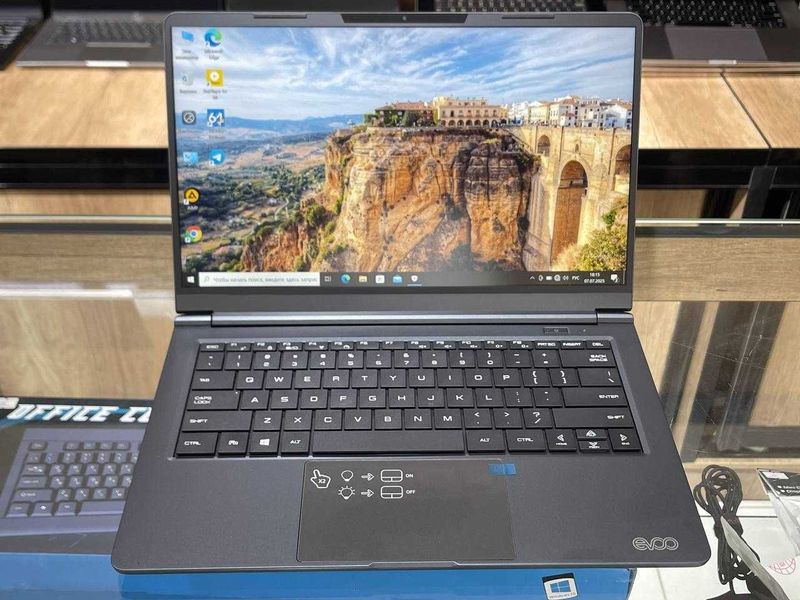 EVOO Products AMD Ryzen 5 3500U ram 8 ssd 256 EVOO Products AMD Ryzen 5 3500U ram 8 ssd 256