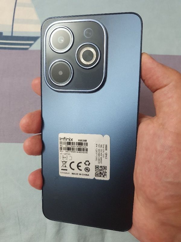 srochna Sotiladi Infinix Hot 40 i 8/128Gb Black 4G Igravoy Original