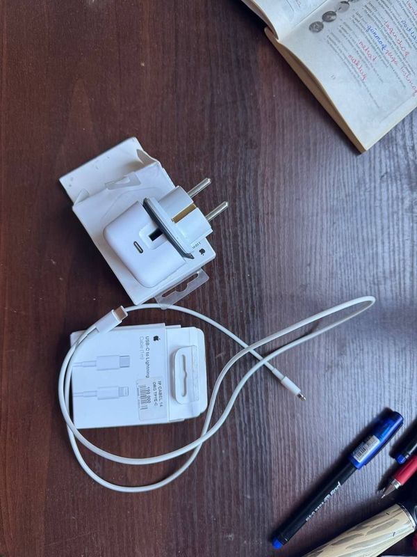 apple zaryatchik galofka va orginal kabel bor apple zaryatchik galofka va orginal kabel bor