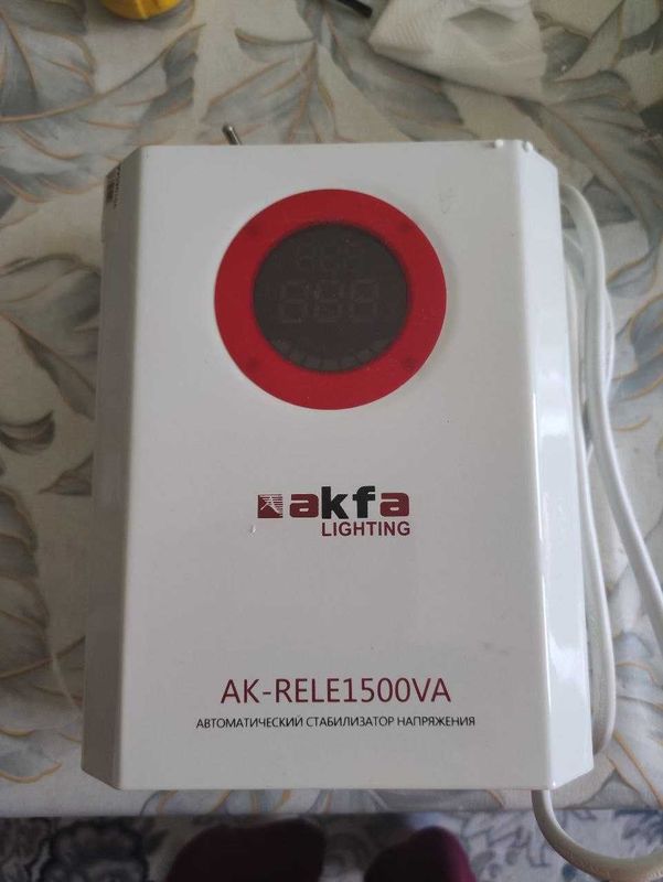 Стабилизатор напряжения AK-RELE 1500 VA в отличном состоянии, б/у Стабилизатор напряжения AK-RELE 1500 VA в отличном состоянии, б/у