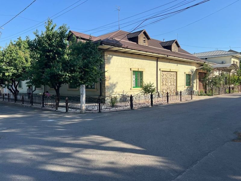 Yakkasaroy salamatinada hovli участка 4 sotix sotiladi Yakkasaroy salamatinada hovli участка 4 sotix sotiladi