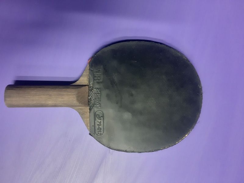 Raketka sotiladi.Stol tennisi uchun original raketka