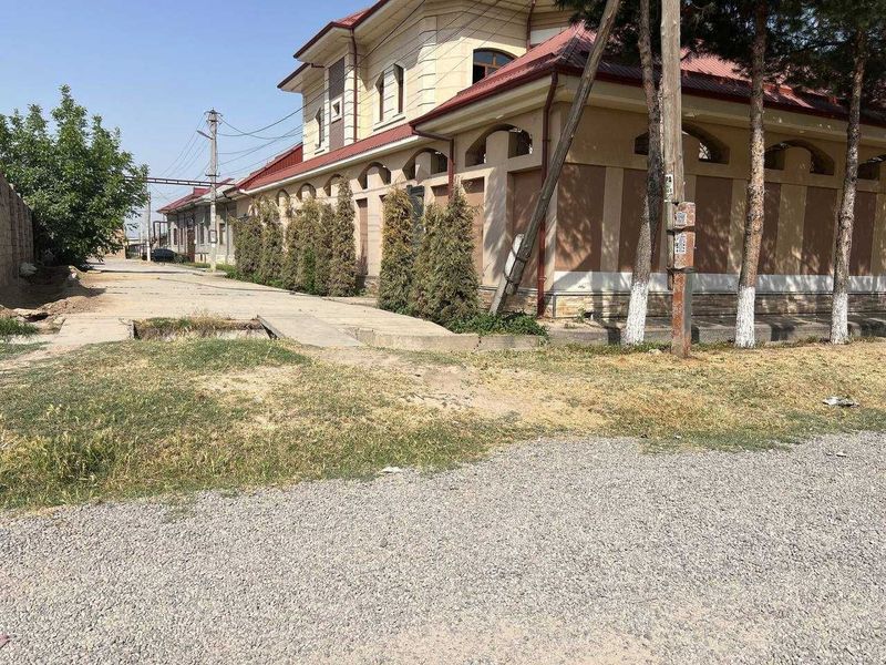 Катта ховли сотилади Зангиотада, яхши локацияда