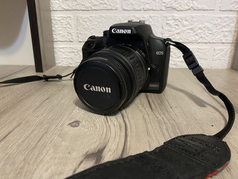 Canon 1000d продаётся