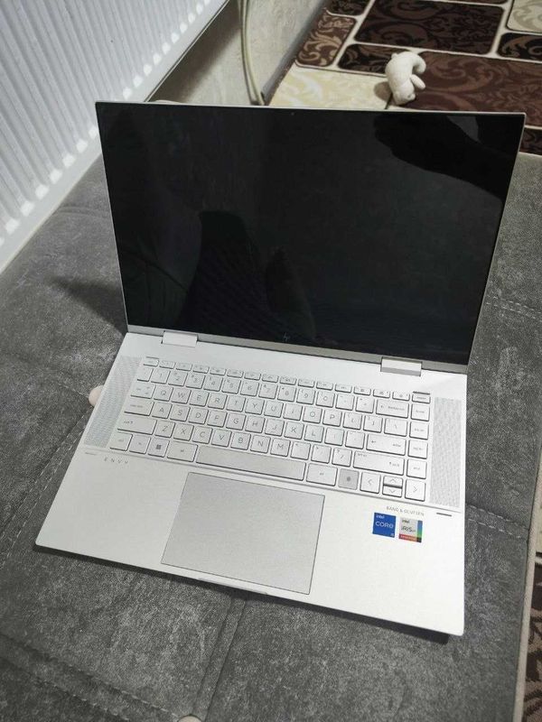 HP ENVY x360 15.6'' (512GB SSD Intel Core i5-1240P 4.4GHz 16GB RAM) HP ENVY x360 15.6'' (512GB SSD Intel Core i5-1240P 4.4GHz 16GB RAM)