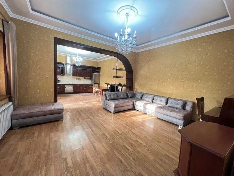 Продаётся 4-ком дом. Миробадский район, рядом с 4 роддомом. Продаётся 4-ком дом. Миробадский район, рядом с 4 роддомом.