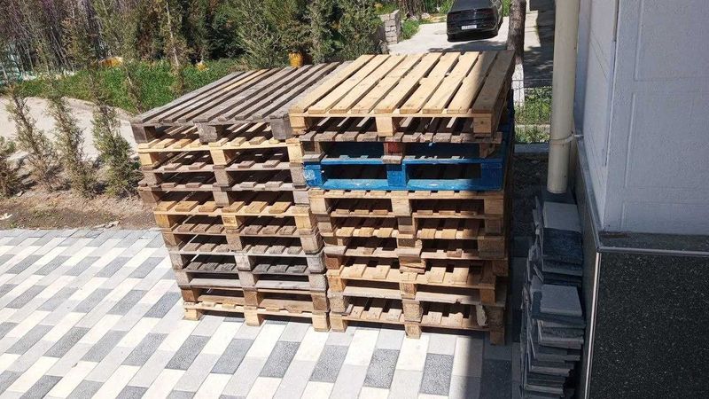 Паддонлар сотилади. Нархи 50 000 сум 20 та бор. Ок ва кора. Паддонлар сотилади. Нархи 50 000 сум 20 та бор. Ок ва кора.