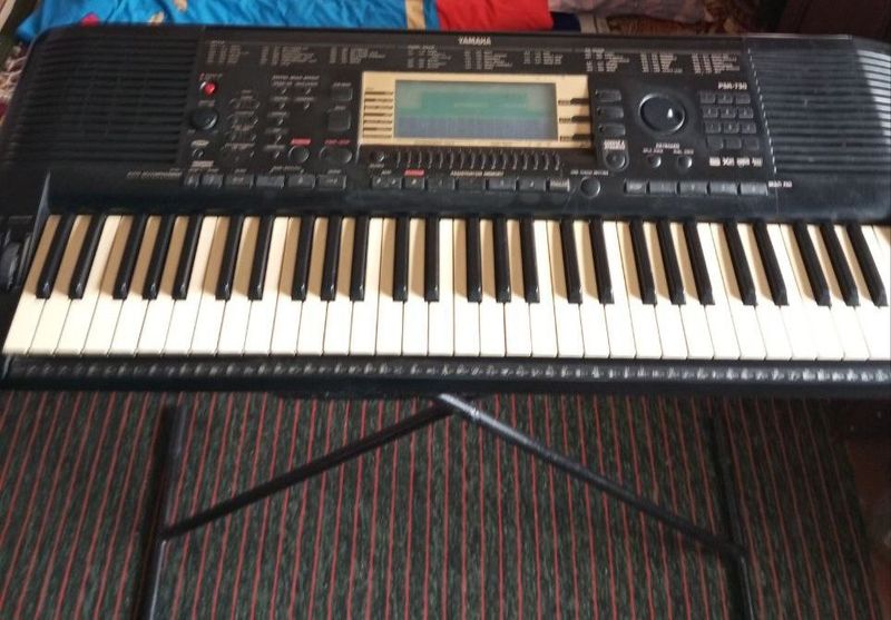 Синтезатор YAMAHA PSR730