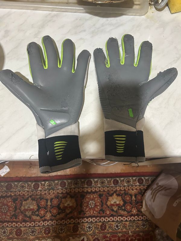 Adidas Predator darvozabon qo’lqopi Adidas Predator darvozabon qo’lqopi
