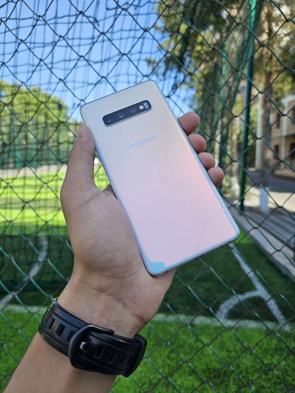 Samsung Galaxy S10+dual sim. Hotira 8/128 GB. Garantya bor Holati zo'r