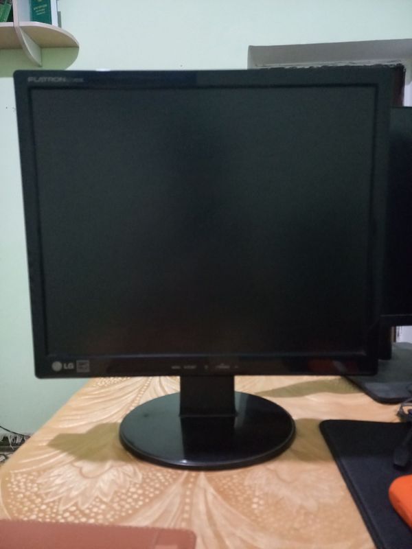 LG flatron 17лик жакси состояниеда LG flatron 17лик жакси состояниеда