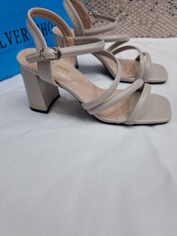 SILVER SHOES SILVER SHOES