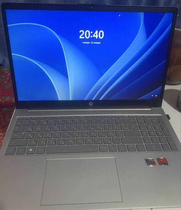 HP Laptop 15-fc rayzen 3 8/256