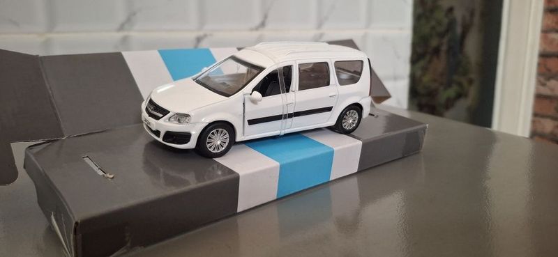 Lada largus 1/43 масштаб
