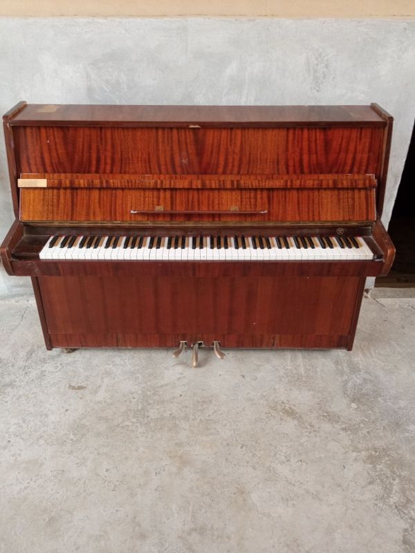 Pianino garantiya yaxshi sostaniyada Pianino garantiya yaxshi sostaniyada