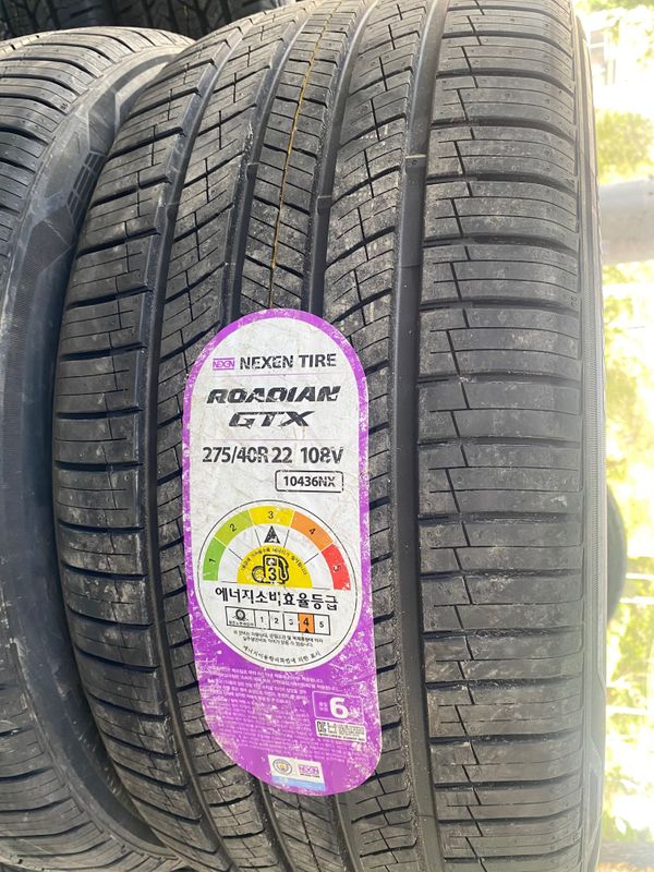 Nexen Roadian GTX 275/40R22 Nexen Roadian GTX 275/40R22