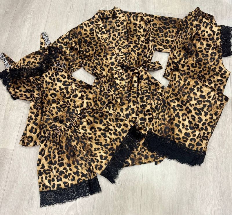 Pijama 4tali bir kiyib korilgan xolos yangi