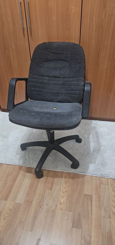 Продам офисное кресло Продам офисное кресло
