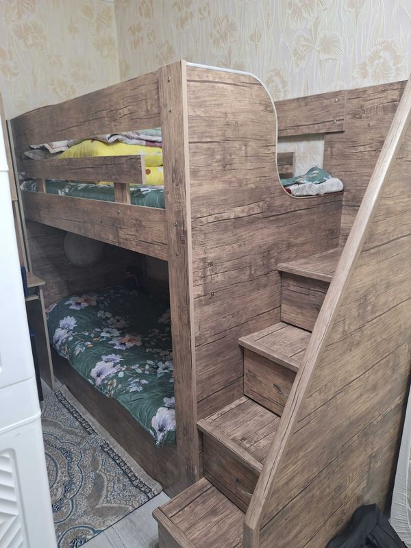 Двухъярусный кровать детский Двухъярусный кровать детский