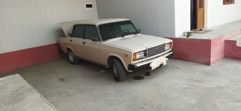 Vaz 2107 sotiladi