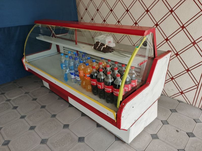 Vitrina xolodelnik