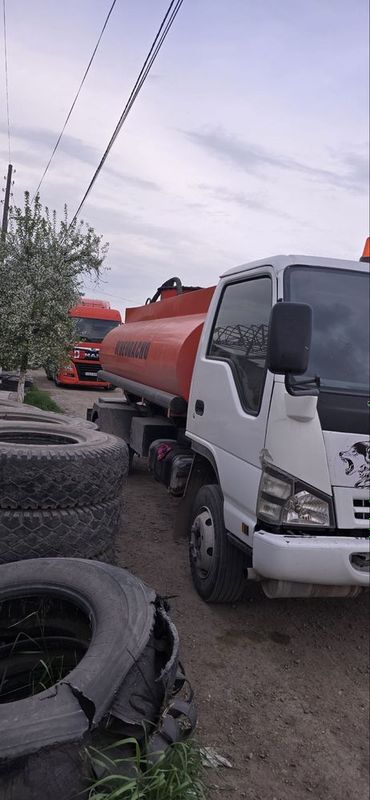 Isuzu benzavoz 7000 litir 2007 yil Isuzu benzavoz 7000 litir 2007 yil
